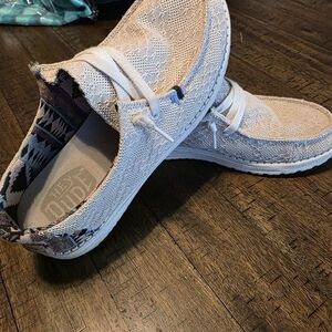 Hey Dude Women's Lace Pattern Shoes - Cream and White